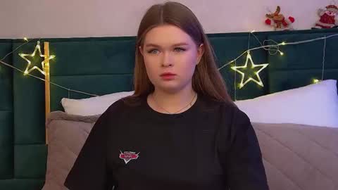 Snapshot of crystallyons chatting on December 18, 2025, 6:30 am Crystal online show from December 18, 2025, 6:30 am