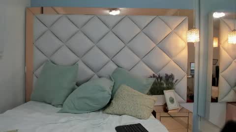 Crystal online show from May 27, 2026, 1:57 am