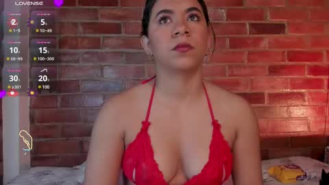 Snapshot of crystalvazquez chatting on February 18, 2025, 10:05 am Soy Crystal online show from February 18, 2025, 10:05 am