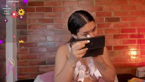 Snapshot of crystalvazquez chatting on March 4, 2025, 10:02 am Soy Crystal online show from March 4, 2025, 10:02 am