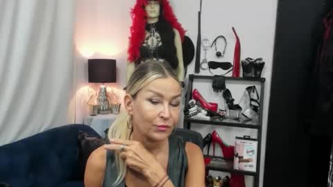 Snapshot of crystalxohotty chatting on September 10, 2025, 4:34 am CrystalHotty online show from September 10, 2025, 4:34 am
