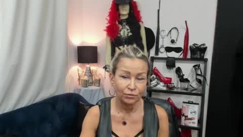 Snapshot of crystalxohotty chatting on September 29, 2025, 6:07 am CrystalHotty online show from September 29, 2025, 6:07 am