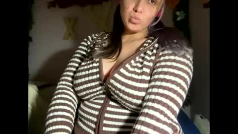 crystalyn777 online show from November 30, 2025, 7:23 am
