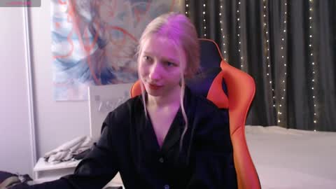 Snapshot of crystalyss chatting on January 24, 2025, 7:49 pm Lia online show from January 24, 2025, 7:49 pm