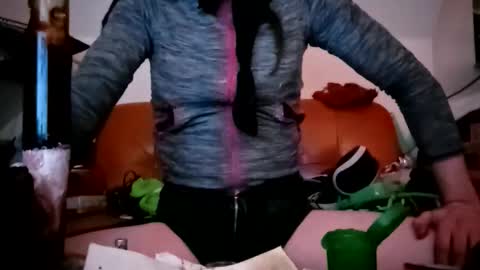 Snapshot of crystelweed chatting on November 23, 2025, 12:32 am crystelweed online show from November 23, 2025, 12:32 am