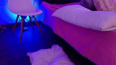 Snapshot of cuckoldlover69_ chatting on February 28, 2025, 9:25 am cuckoldlover69_ online show from February 28, 2025, 9:25 am