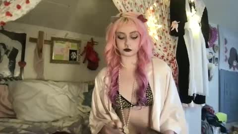 Snapshot of cucksockingwhore chatting on February 18, 2025, 10:47 pm juliet online show from February 18, 2025, 10:47 pm