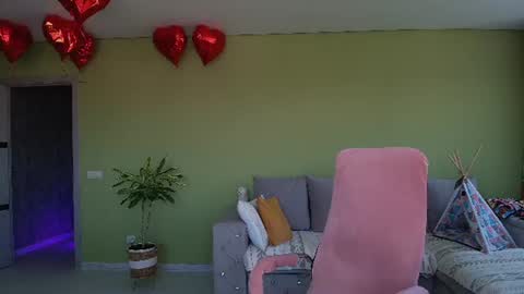 Snapshot of cuddle_kitten chatting on June 13, 2026, 6:00 am Alexia online show from June 13, 2026, 6:00 am