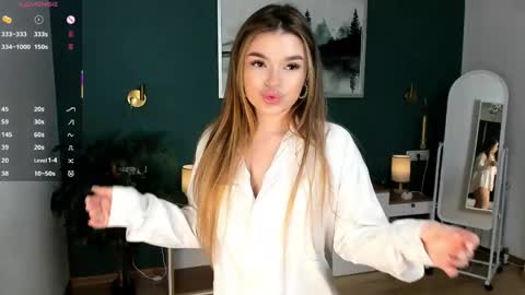 Snapshot of cuddles_jane chatting on April 16, 2026, 7:31 am Silvia online show from April 16, 2026, 7:31 am