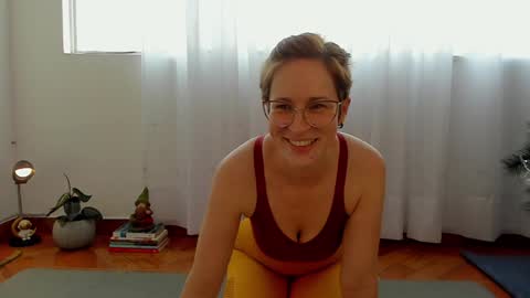 Snapshot of cuddlingbunnny chatting on December 9, 2024, 8:44 pm Leonela online show from December 9, 2024, 8:44 pm