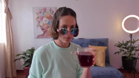 Snapshot of cuddlingbunnny chatting on March 16, 2026, 5:17 pm Leonela online show from March 16, 2026, 5:17 pm