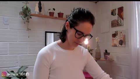 Leonela online show from July 10, 2026, 3:25 pm