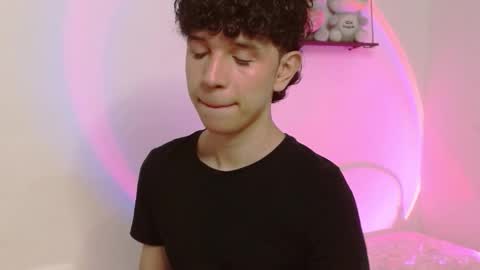 Snapshot of cuddly_twinkie chatting on February 19, 2026, 5:47 am Cuddly online show from February 19, 2026, 5:47 am