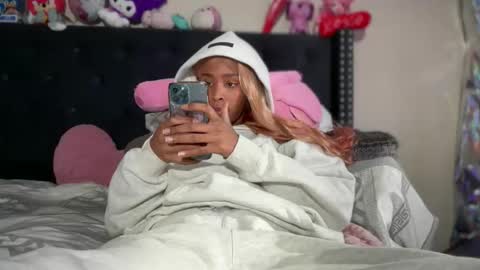 cum2charmxx online show from February 19, 2026, 2:51 am