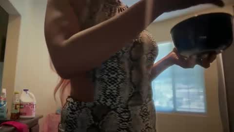 cum2charmxx online show from March 3, 2026, 8:15 pm