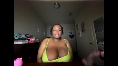 Snapshot of cum4maxsgirl chatting on March 7, 2026, 8:22 am cutiecamgirl 3 online show from March 7, 2026, 8:22 am