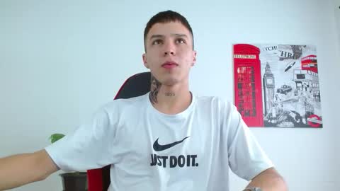 cumandres online show from December 15, 2025, 2:10 pm