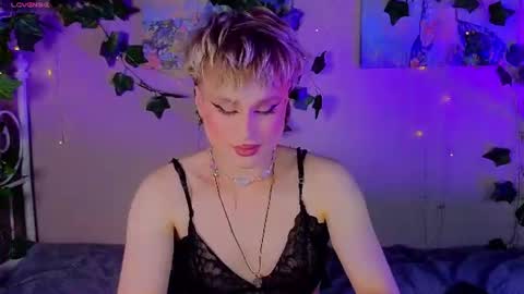 Snapshot of cumboydoll chatting on July 2, 2026, 9:10 pm Ellio online show from July 2, 2026, 9:10 pm