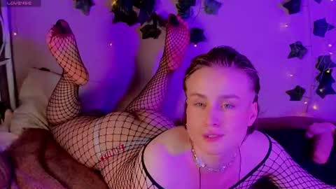 Snapshot of cumboydoll chatting on July 10, 2026, 8:55 pm Ellio online show from July 10, 2026, 8:55 pm