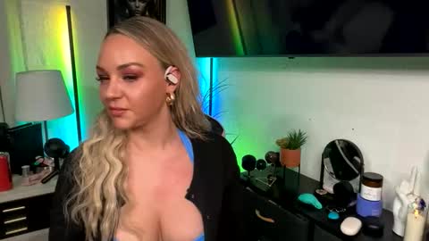 Snapshot of cumguzzlingskank chatting on February 23, 2026, 6:00 am cumguzzlingskank online show from February 23, 2026, 6:00 am