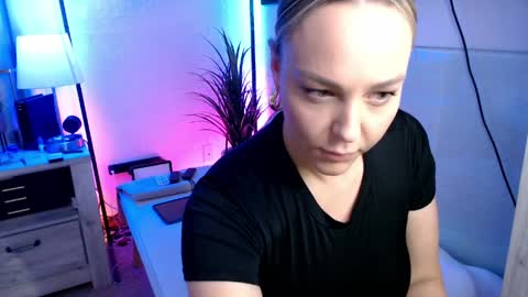 cumguzzlingskank online show from March 30, 2026, 5:52 am