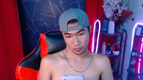 Snapshot of cumhavefun25 chatting on December 8, 2024, 8:36 pm ask me online show from December 8, 2024, 8:36 pm