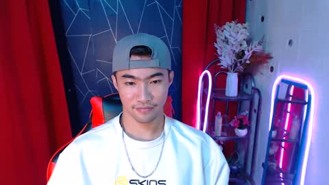 Snapshot of cumhavefun25 chatting on December 18, 2024, 10:02 pm ask me online show from December 18, 2024, 10:02 pm