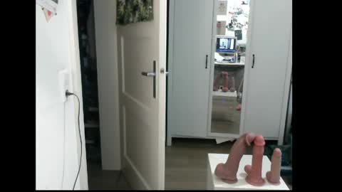 Snapshot of cumshow_x chatting on April 5, 2026, 5:43 pm Cumshow online show from April 5, 2026, 5:43 pm