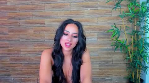 cupcake_izzy online show from October 28, 2025, 5:33 am