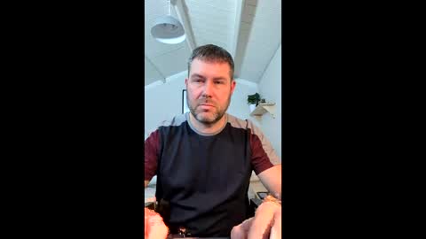 Snapshot of cupcakecreampie chatting on December 18, 2025, 12:17 am Adam online show from December 18, 2025, 12:17 am