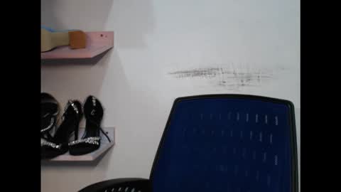 chloe online show from September 12, 2025, 8:03 am