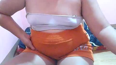 Snapshot of curious_girl247 chatting on May 17, 2026, 12:12 pm curious_girl247 online show from May 17, 2026, 12:12 pm