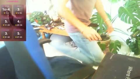 Snapshot of curiousgenie chatting on November 28, 2025, 11:13 am curiousgenie online show from November 28, 2025, 11:13 am