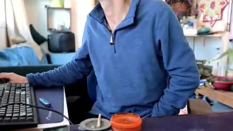 Snapshot of curiousgenie chatting on December 18, 2025, 2:12 pm curiousgenie online show from December 18, 2025, 2:12 pm