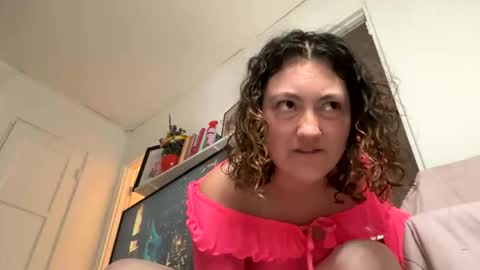 Snapshot of curliegirlee chatting on April 6, 2026, 1:36 am curliegirlee online show from April 6, 2026, 1:36 am