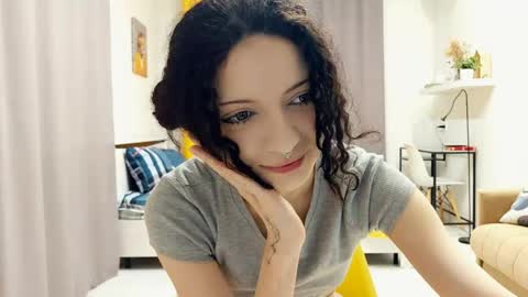 Snapshot of curlixiee chatting on May 4, 2026, 11:56 pm Kira online show from May 4, 2026, 11:56 pm