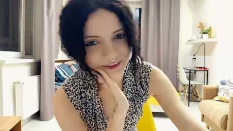Snapshot of curlixiee chatting on May 10, 2026, 11:43 pm Kira online show from May 10, 2026, 11:43 pm
