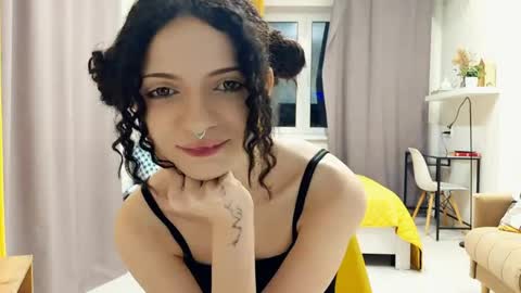 Snapshot of curlixiee chatting on May 24, 2026, 11:21 pm Kira online show from May 24, 2026, 11:21 pm
