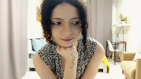 Snapshot of curlixiee chatting on May 25, 2026, 11:44 pm Kira online show from May 25, 2026, 11:44 pm