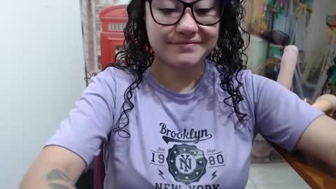 Snapshot of curly_greeneyed chatting on October 16, 2025, 9:05 pm Vannesa online show from October 16, 2025, 9:05 pm