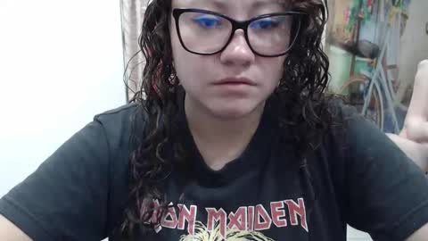 Vannesa online show from December 1, 2025, 8:58 pm