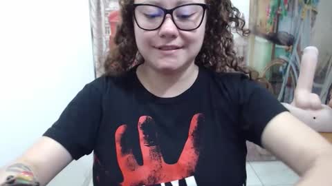 Vannesa online show from December 17, 2025, 8:48 pm