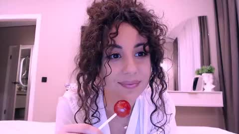 Snapshot of curly_jade_ chatting on April 15, 2026, 5:20 pm curly_jade_ online show from April 15, 2026, 5:20 pm