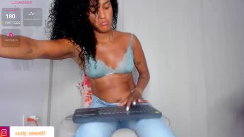 Snapshot of curly_sweett chatting on January 15, 2026, 9:40 pm Curly - OF- CURLY SWEETT online show from January 15, 2026, 9:40 pm