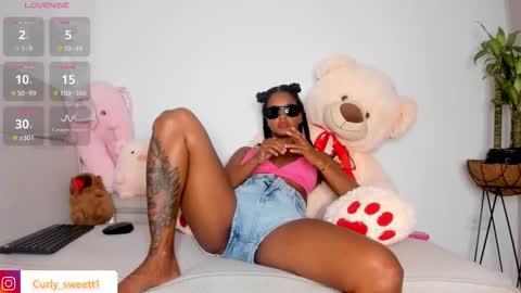 Snapshot of curly_sweett chatting on March 13, 2026, 1:29 pm Curly - OF- CURLY SWEETT online show from March 13, 2026, 1:29 pm