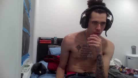 Snapshot of curlyandmixed chatting on December 17, 2024, 11:49 pm curlyandmixed online show from December 17, 2024, 11:49 pm