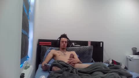 Snapshot of curlyandmixed chatting on December 24, 2024, 7:55 pm curlyandmixed online show from December 24, 2024, 7:55 pm