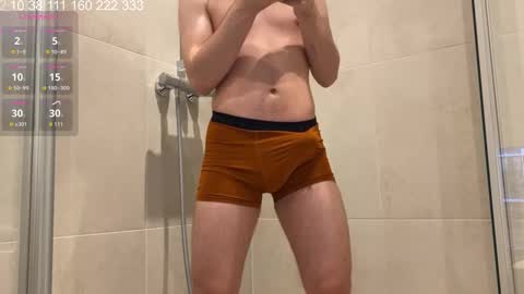 Snapshot of curlyboyy_ chatting on October 30, 2025, 9:15 pm Mike pvt is open online show from October 30, 2025, 9:15 pm