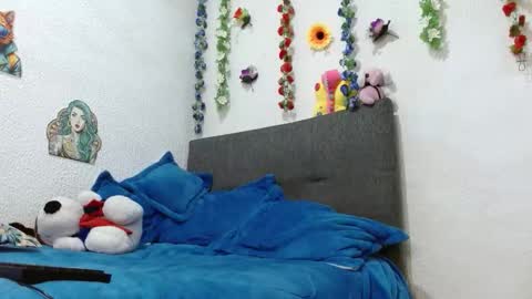 curlybutterfly online show from October 31, 2025, 10:44 pm