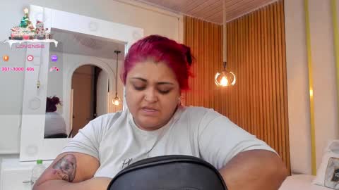 Snapshot of curvy_beauty_ chatting on December 15, 2024, 11:23 am Hanna online show from December 15, 2024, 11:23 am